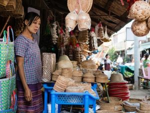 Visit the Mani-Sithu market