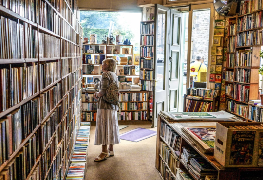 Top 10 Must-Visit Stunning Bookstores in Europe!